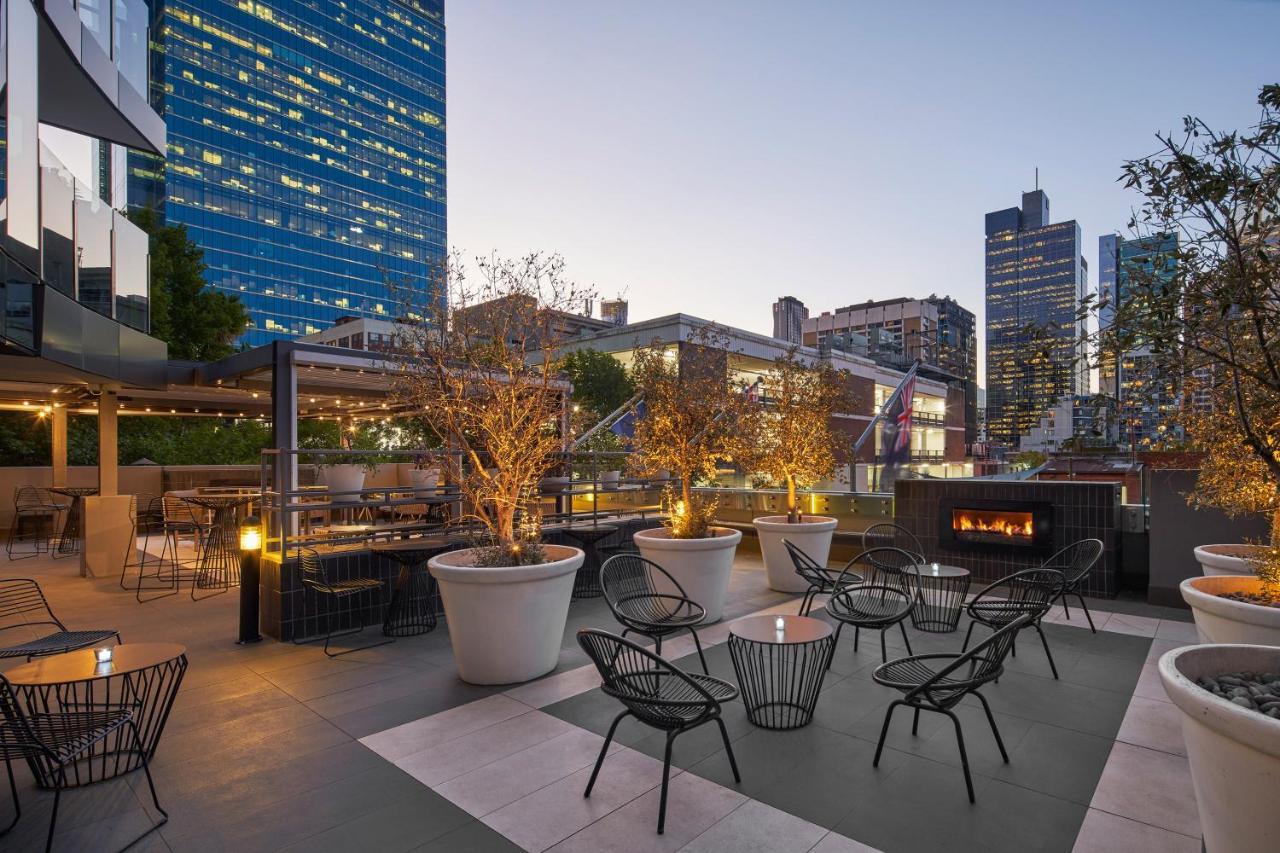 Sheraton Melbourne Hotel Exteriör bild The rooftop bar at the Crown Hotel