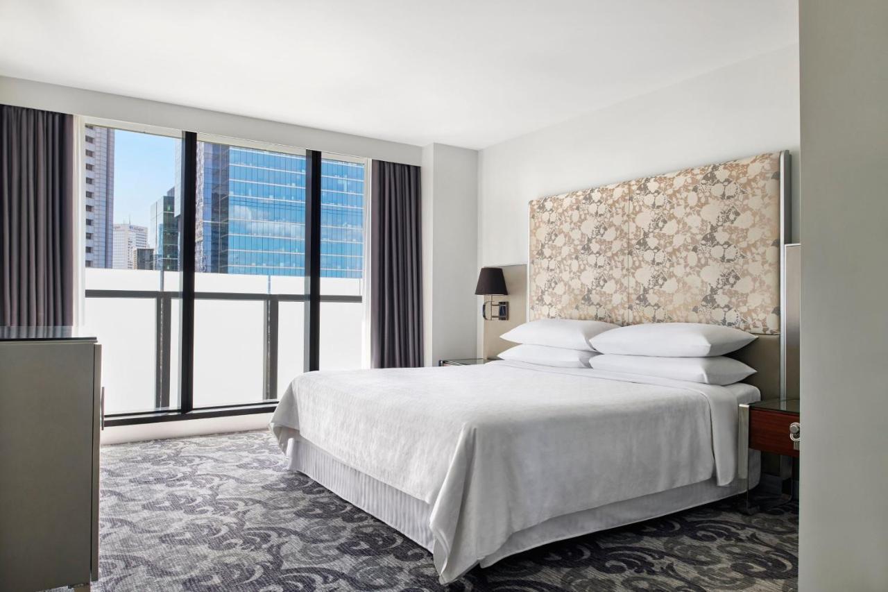 Sheraton Melbourne Hotel Exteriör bild A guest room at the hotel
