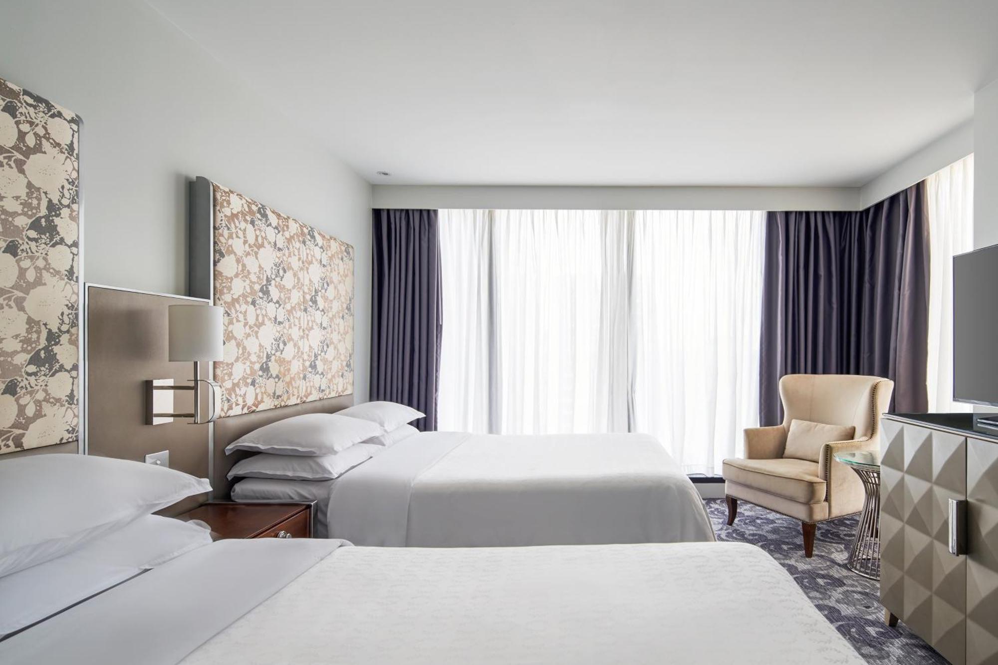 Sheraton Melbourne Hotel Exteriör bild A bedroom at the hotel
