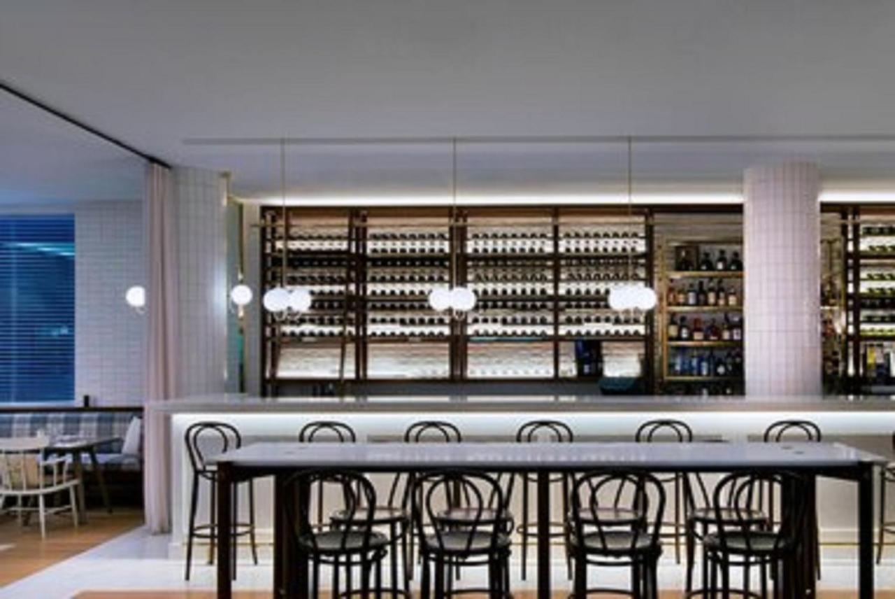 Sheraton Melbourne Hotel Exteriör bild The bar at the restaurant